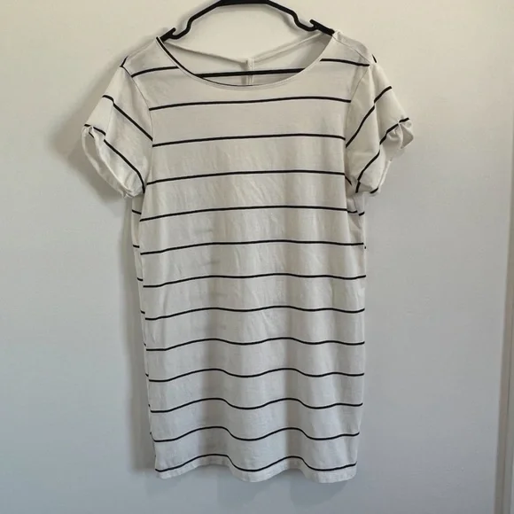 billabong black and white striped dress Black & White Striped Long Sleeve Knit Mini Dress Black & White / 10
